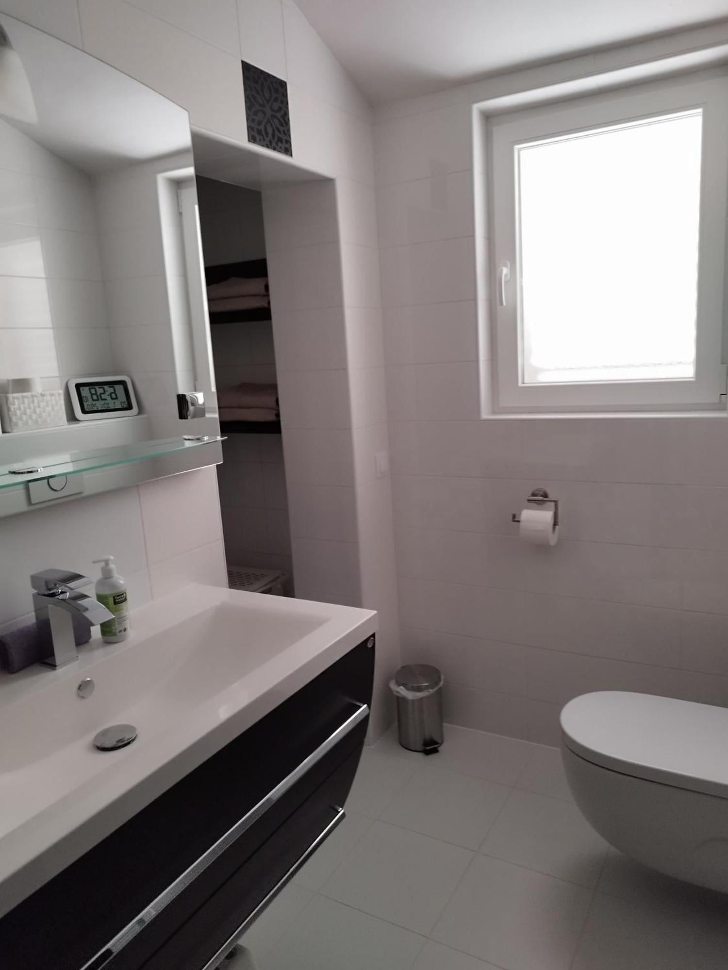 Ferienwohnung Am Sandstrand Omiš Buitenkant foto